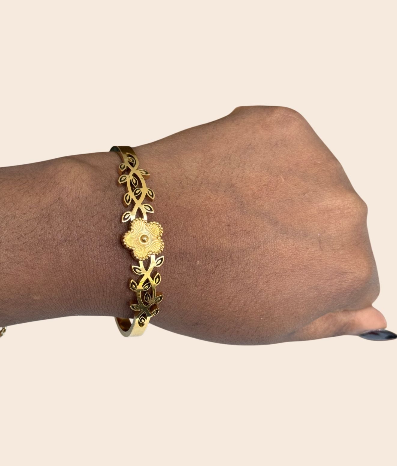 Flower Engrave Gold Bangle
